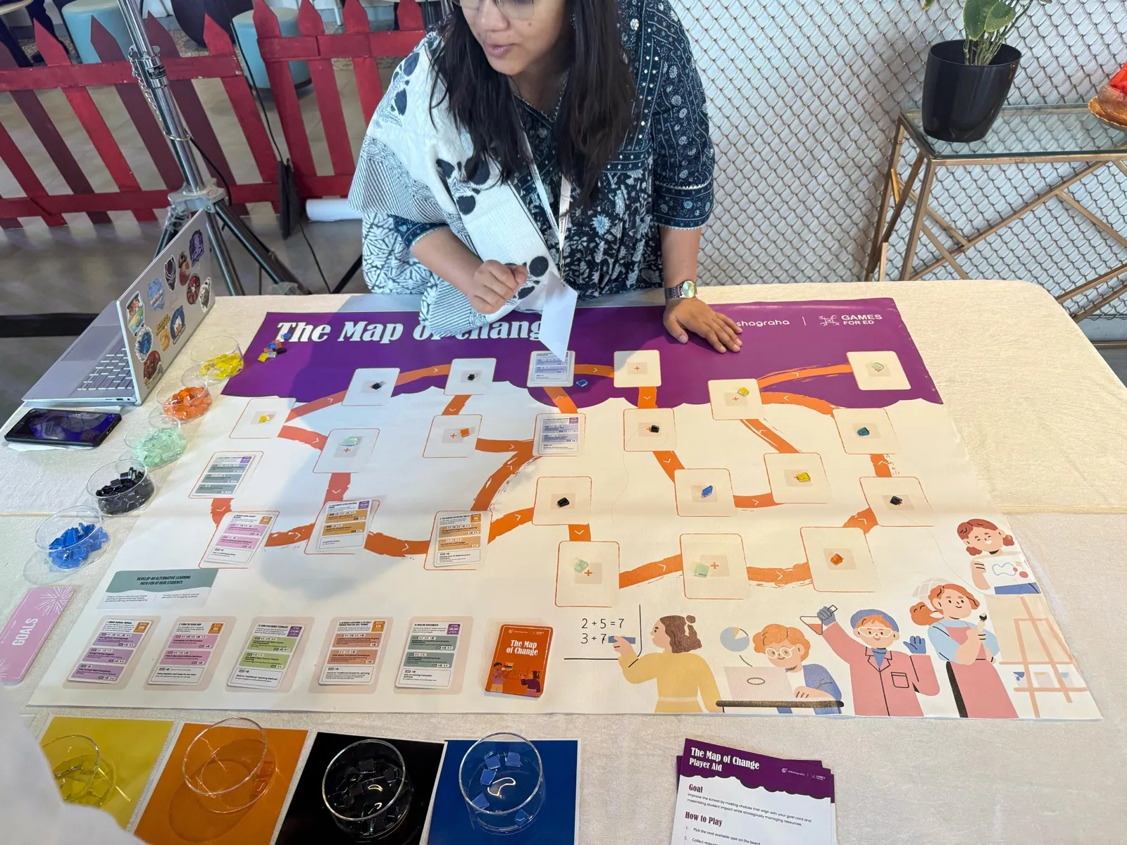 Smiling participant playing a serious-game board during a corporate workshop